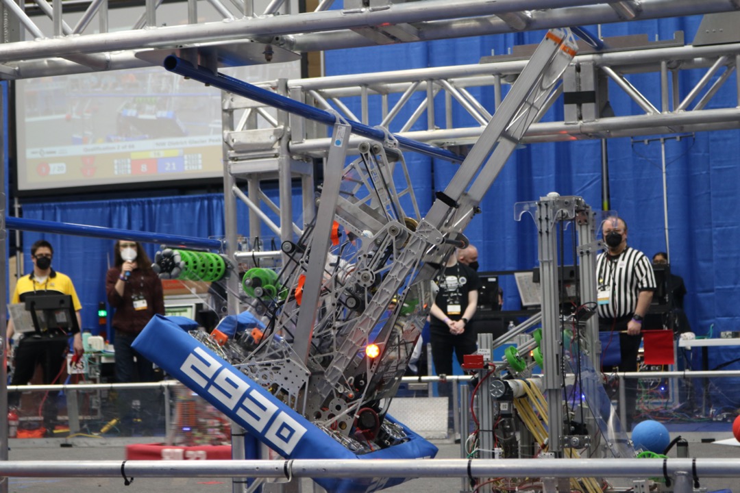 2930 robot climbing to traverse bar